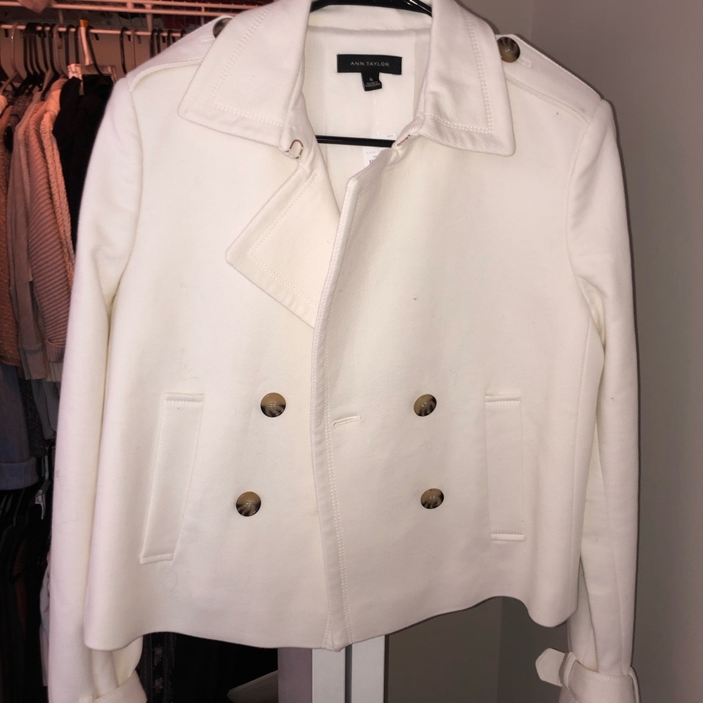 Ann Taylor nice jacket size 6 NWT.